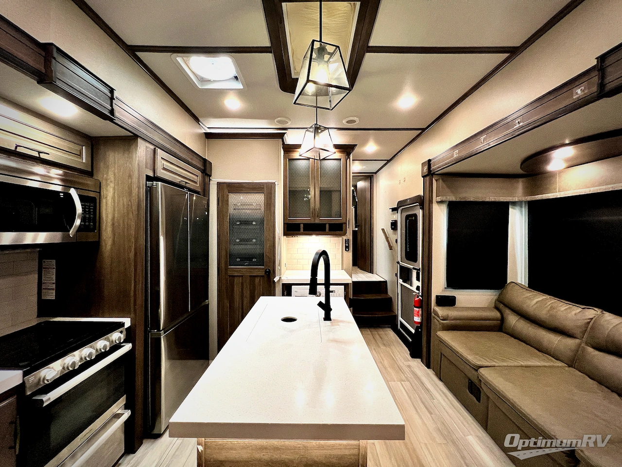 2022 Grand Design Solitude S-Class 3950BH Photo 4