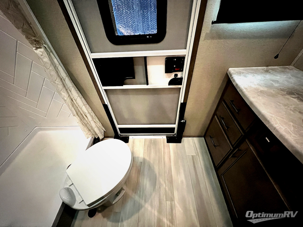 2022 Grand Design Solitude S-Class 3950BH Photo 13