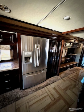2015 Thor Tuscany 45AT RV Photo 2