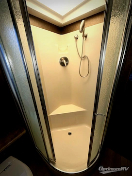 2015 Thor Tuscany 45AT RV Photo 3