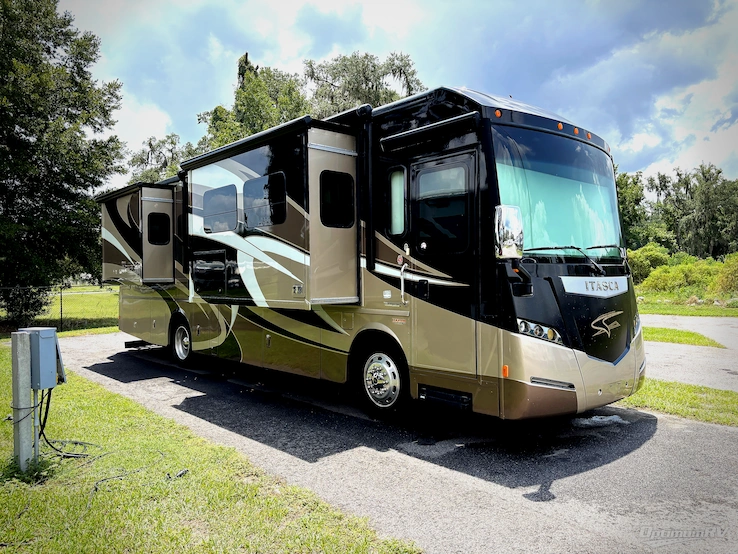 2015 Itasca Meridian 36M RV Photo 1