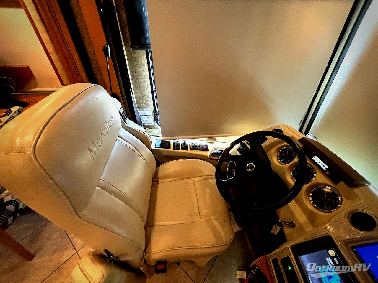 2015 Itasca Meridian 36M Photo 7