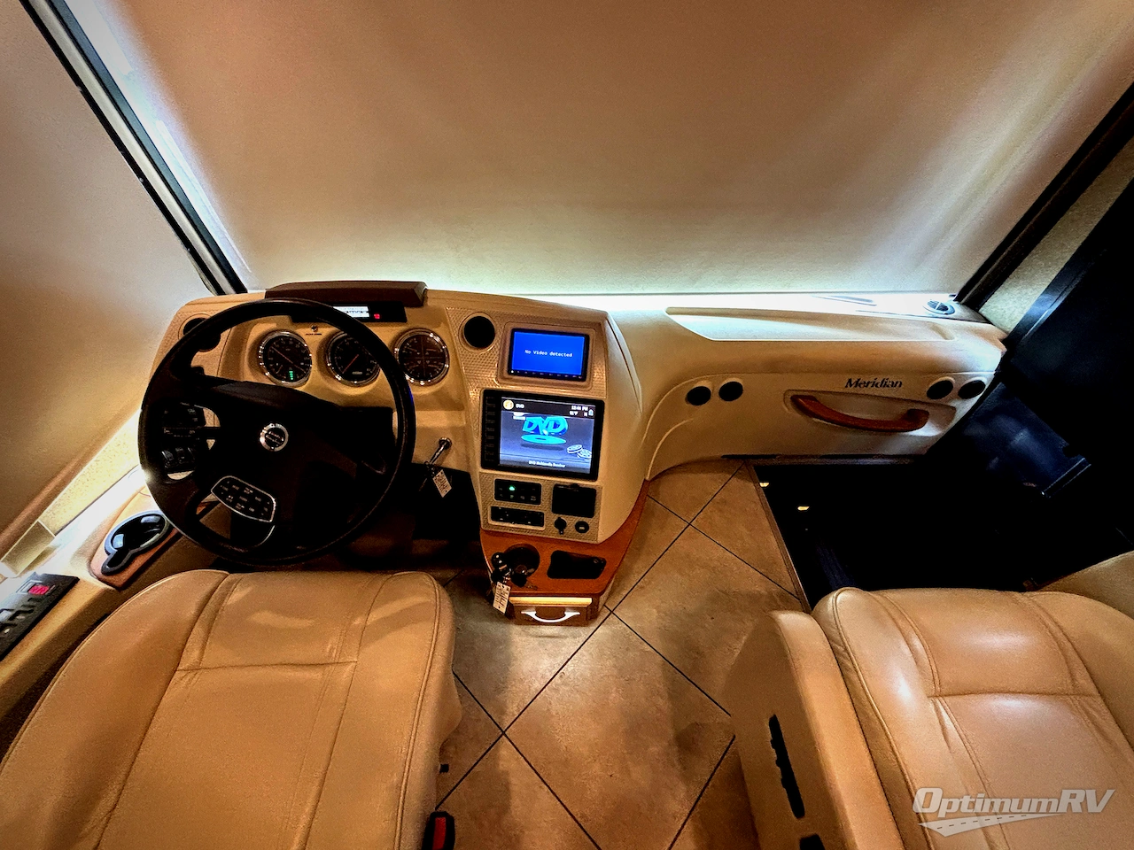 2015 Itasca Meridian 36M Photo 8