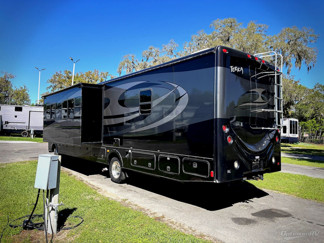 2014 Fleetwood Terra 34E Photo 3