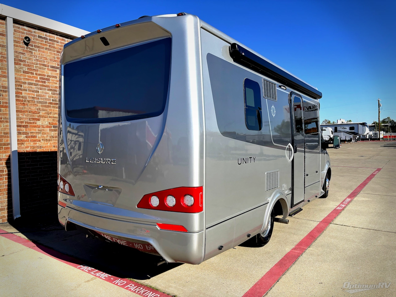 2024 Leisure Travel Unity U24MBL Photo 2