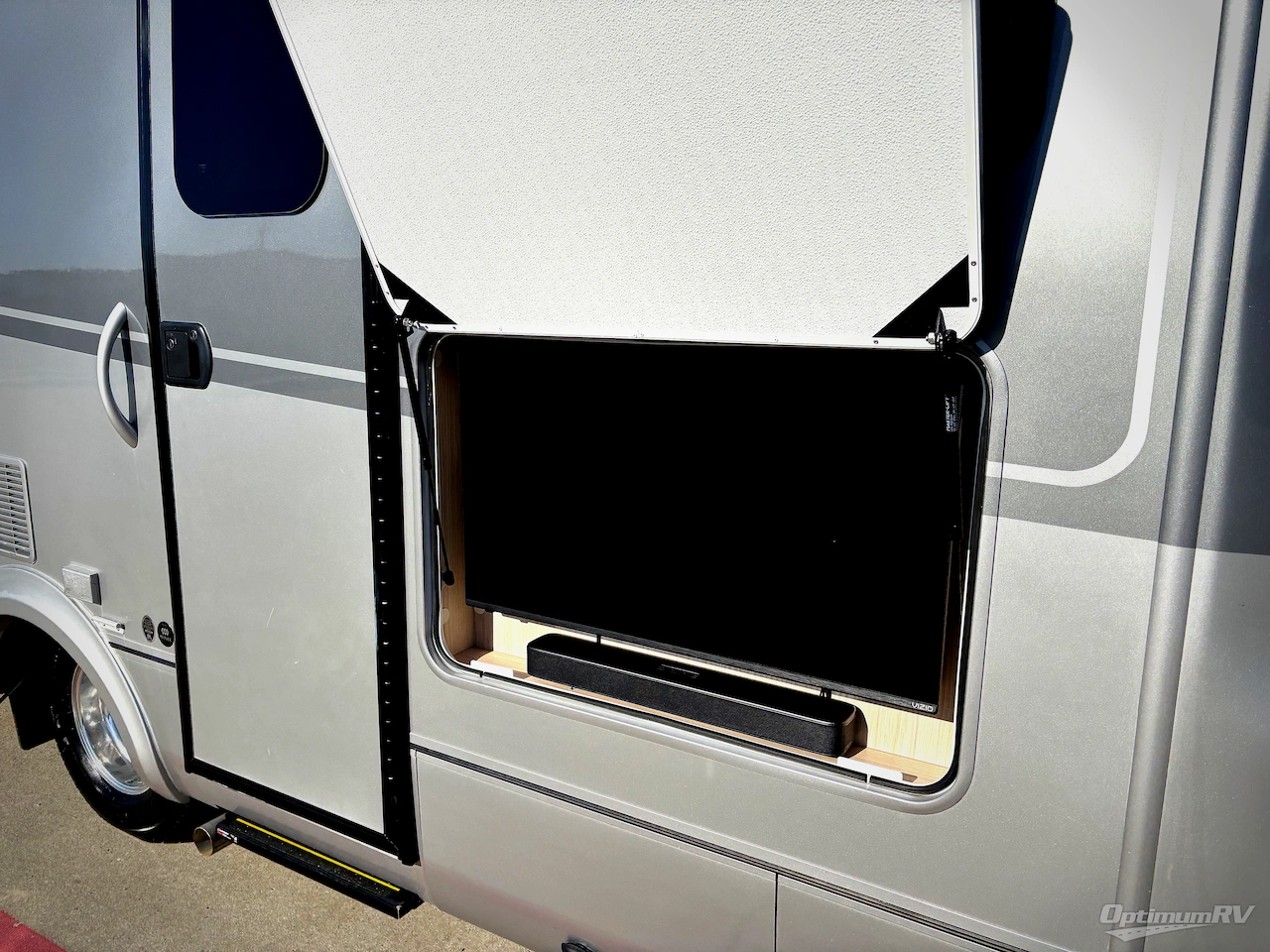 2024 Leisure Travel Unity U24MBL Photo 5