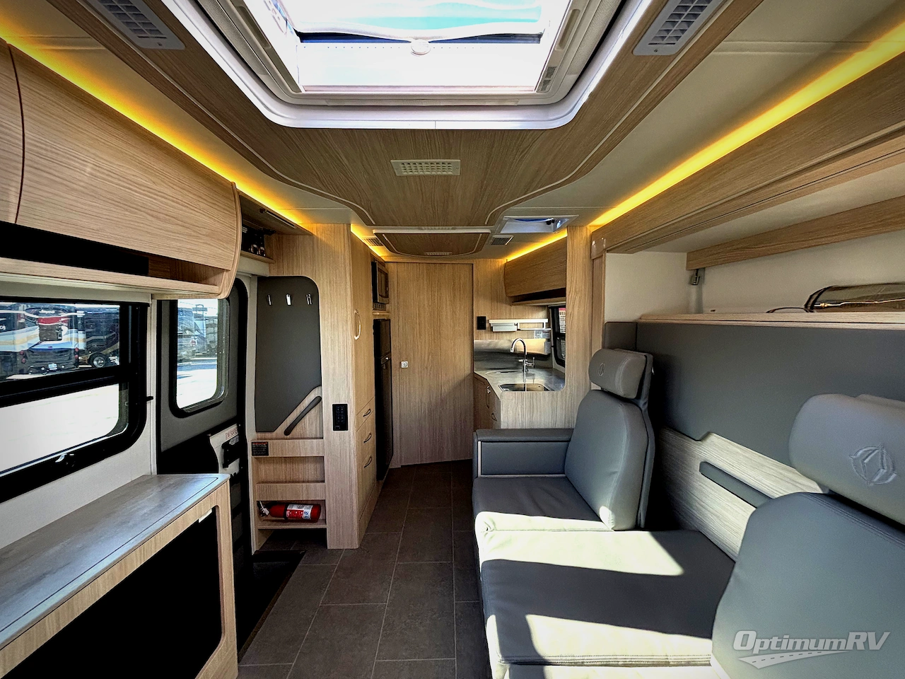 2024 Leisure Travel Unity U24MBL Photo 6