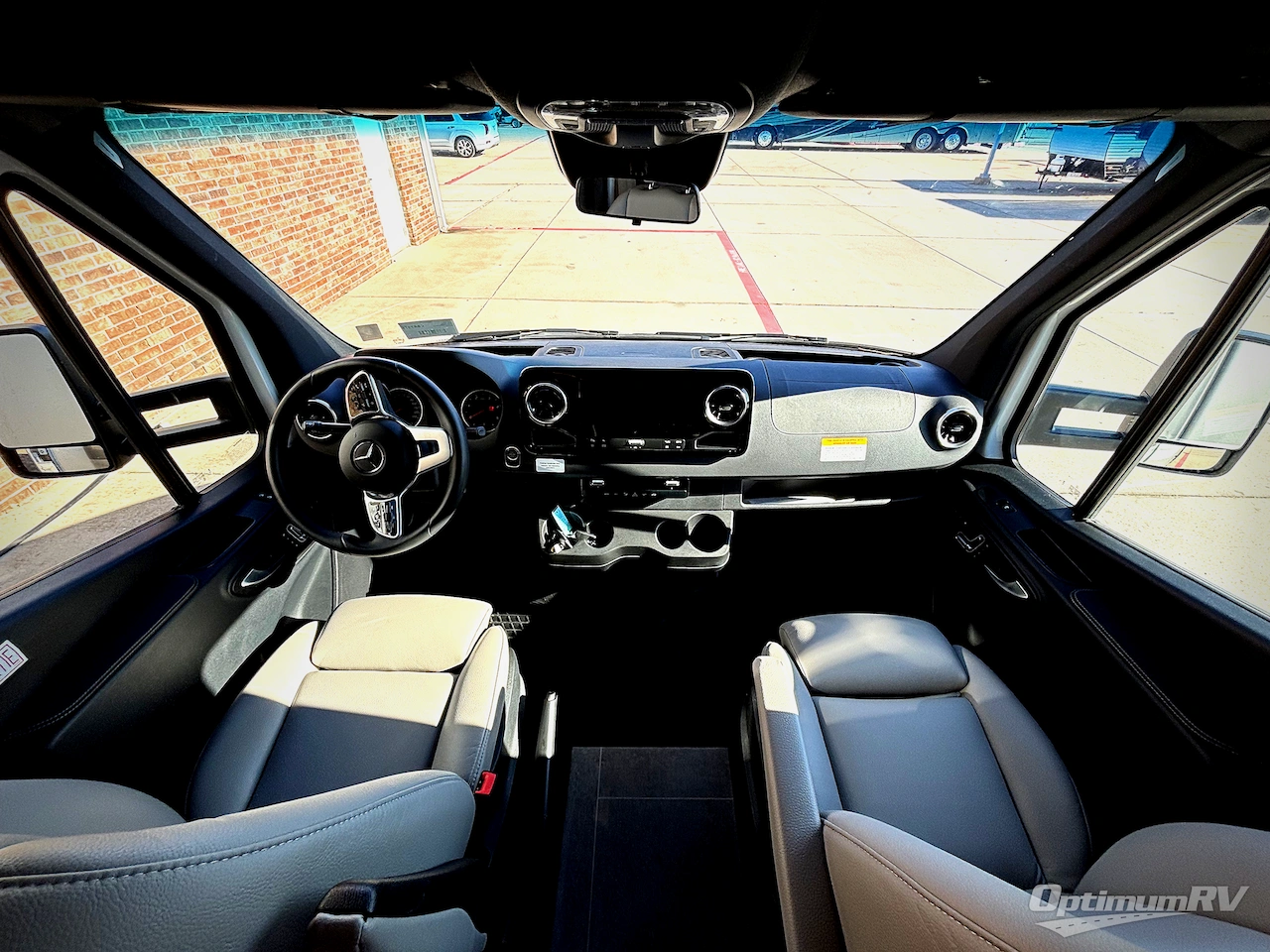 2024 Leisure Travel Unity U24MBL Photo 9
