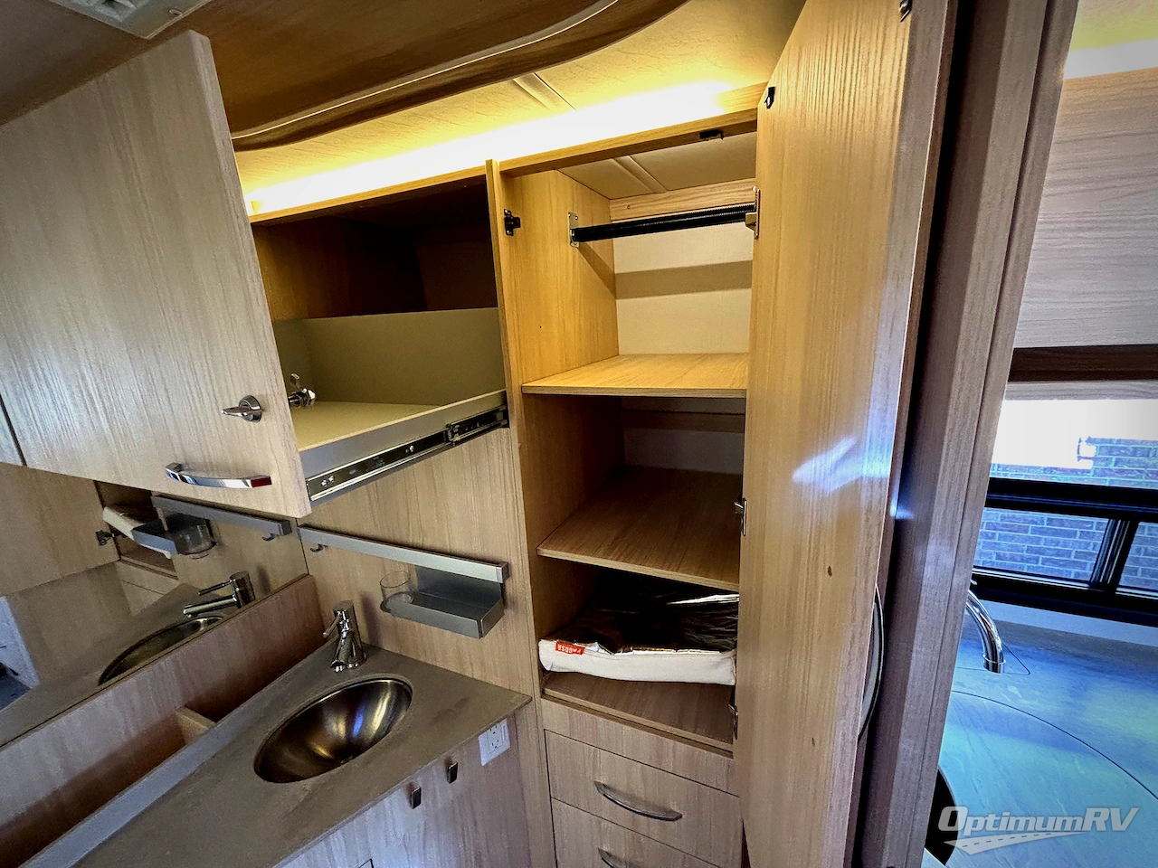 2024 Leisure Travel Unity U24MBL Photo 15