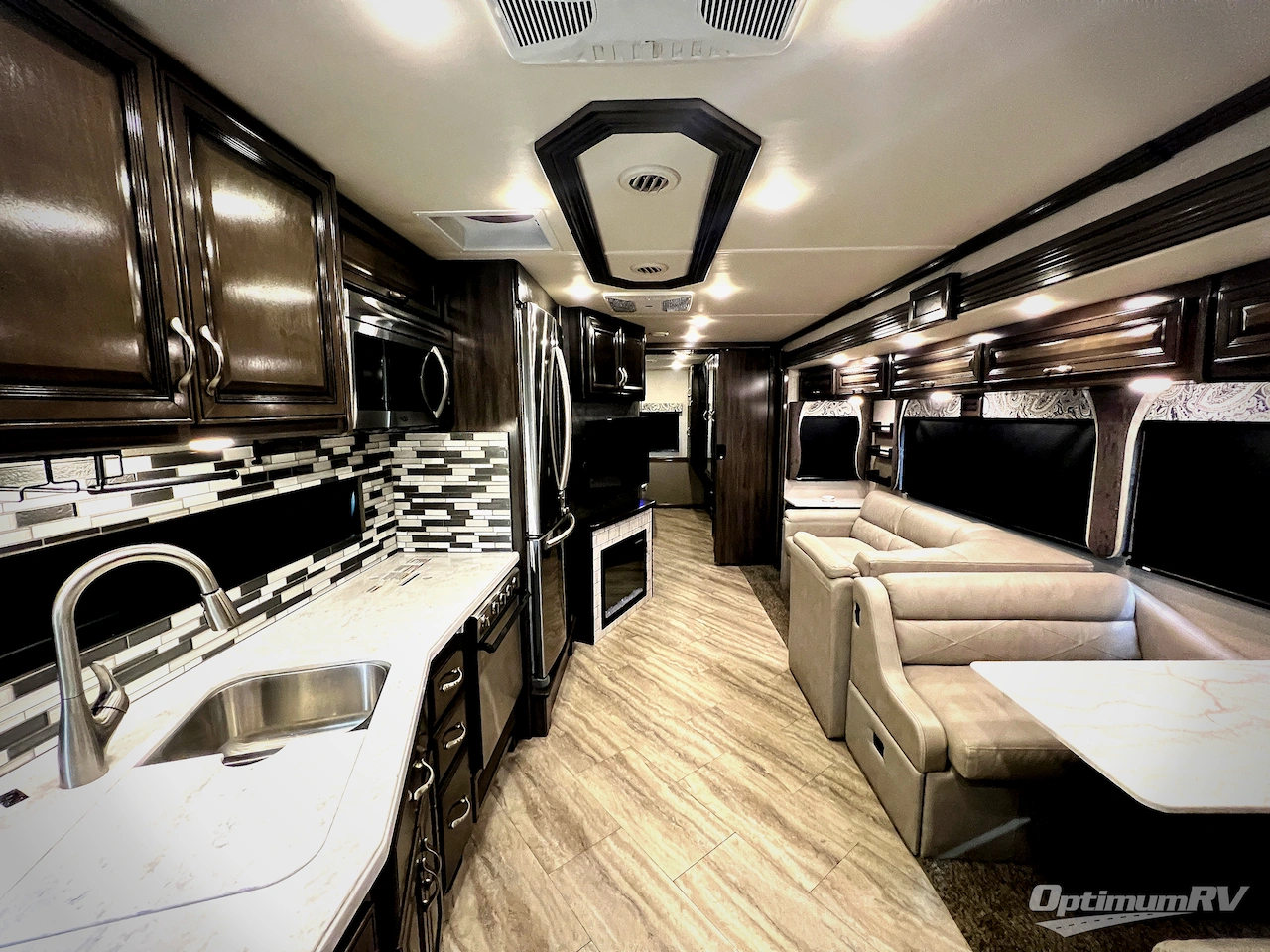 2020 Fleetwood Bounder 33C Photo 4