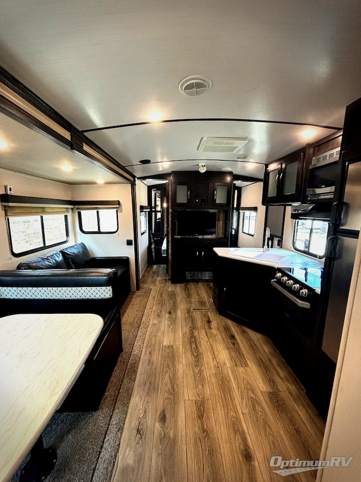 2020 Forest River Surveyor Legend 295QBLE Photo 7