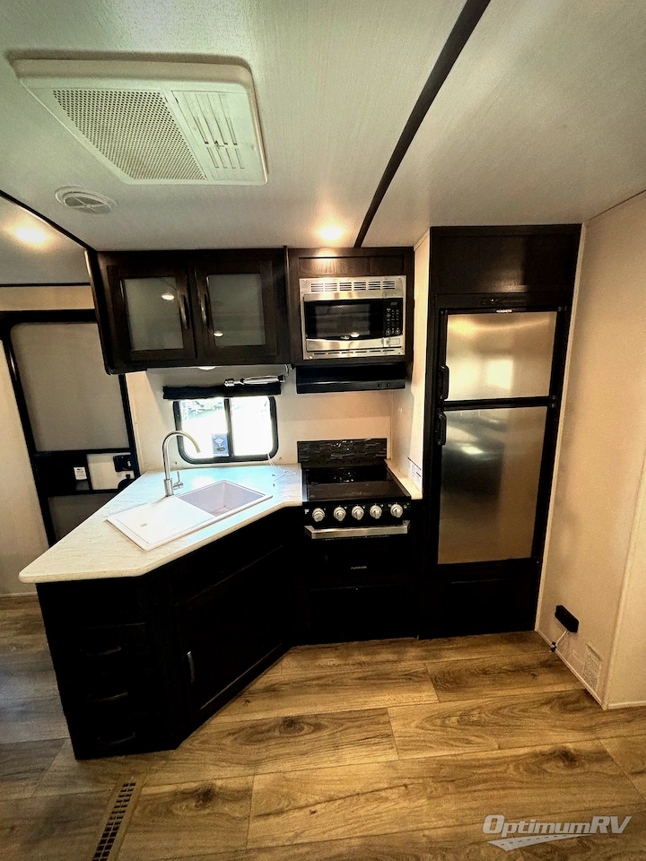 2020 Forest River Surveyor Legend 295QBLE Photo 11