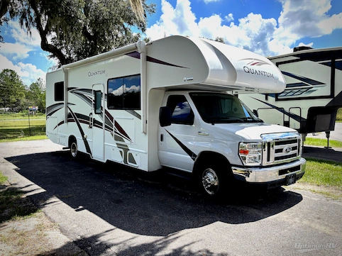 Used 2019 Thor Motor Coach Quantum SE SE28 Featured Photo