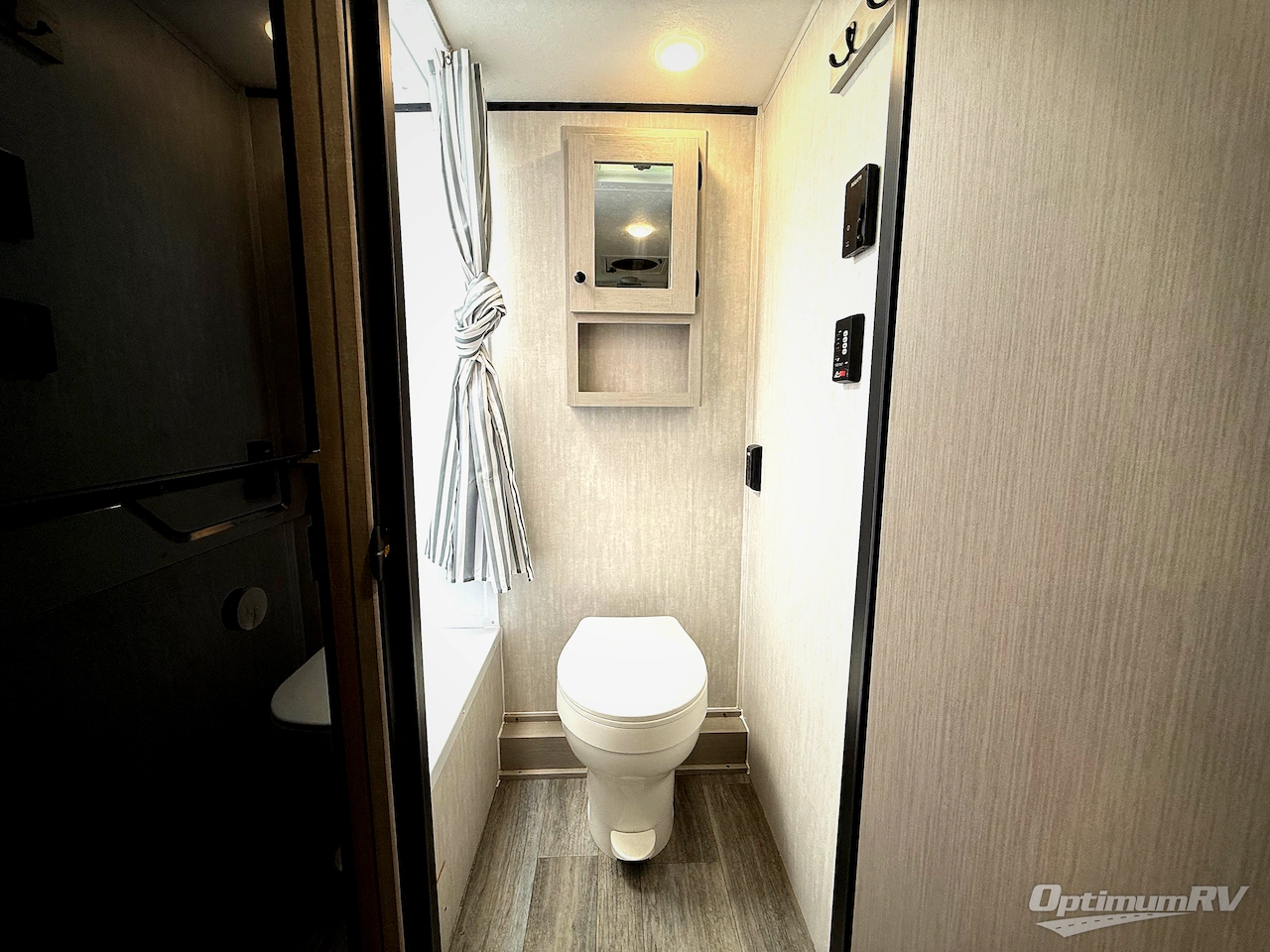 2025 Coachmen Apex Nano 185BH Photo 15