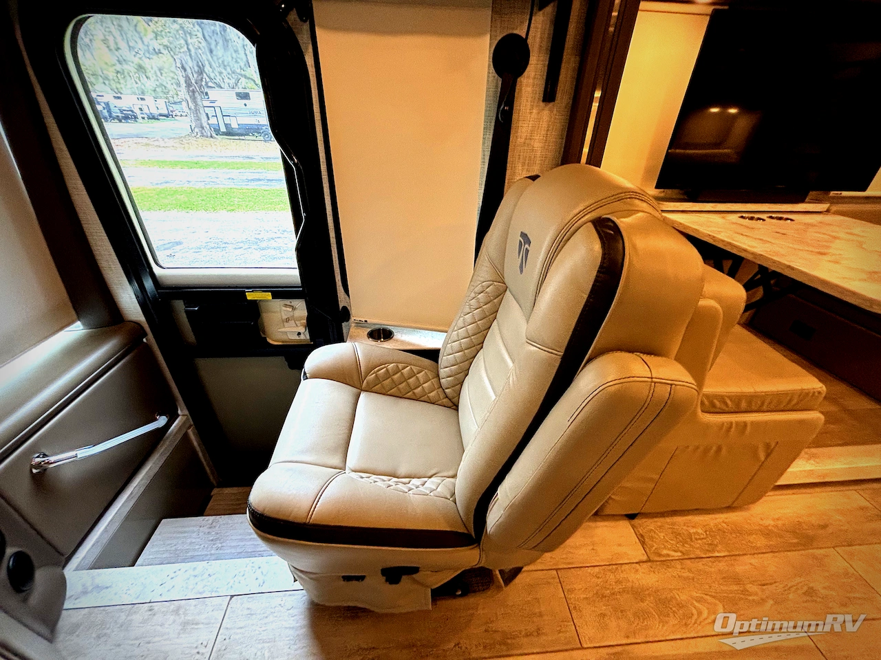 2023 Thor Aria 4000 Photo 9