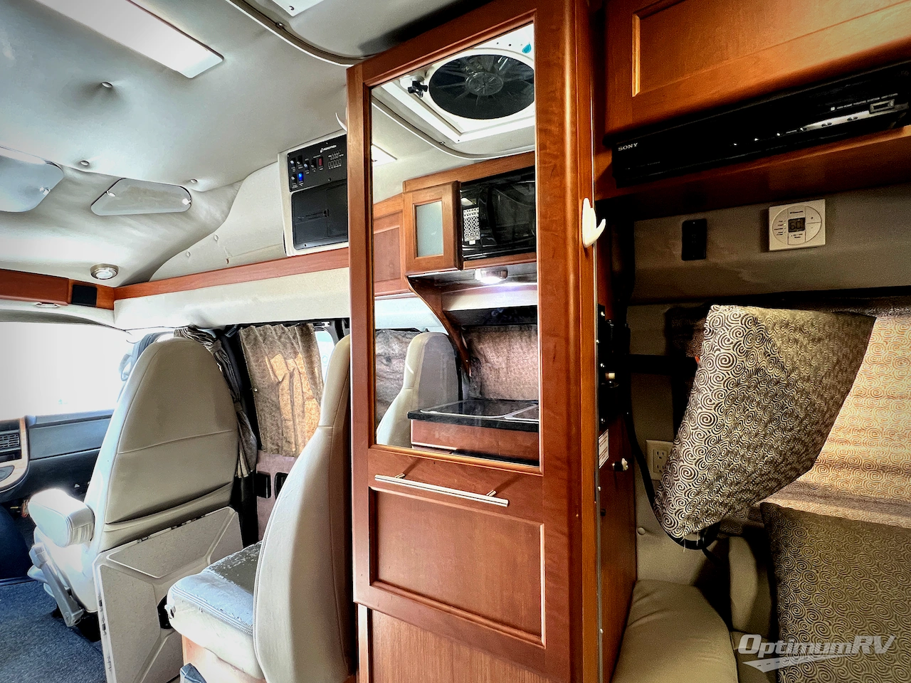 2016 Roadtrek Versatile 170 Photo 14