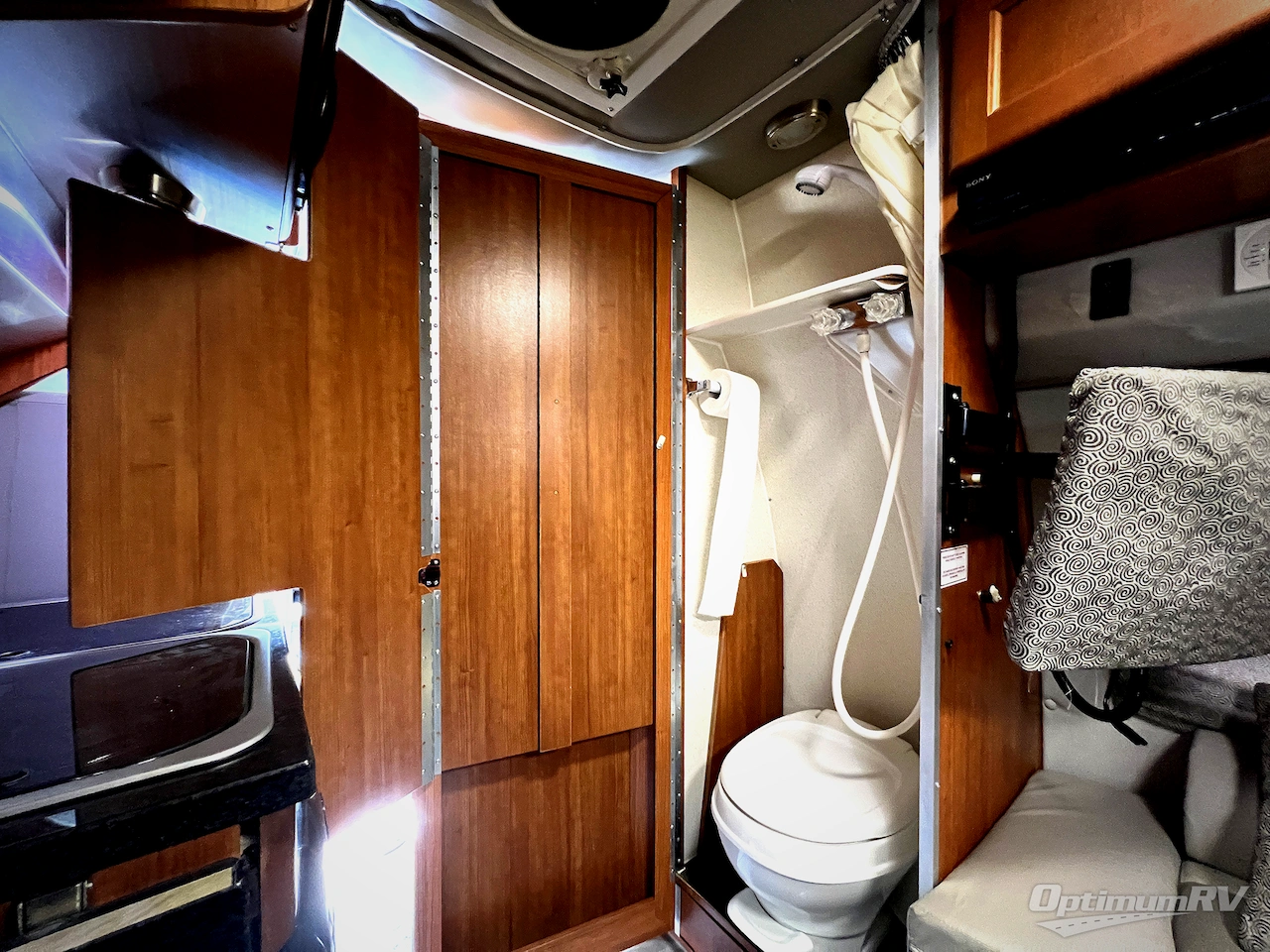 2016 Roadtrek Versatile 170 Photo 16