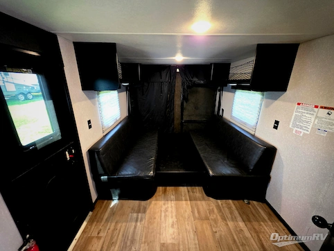 2022 Forest River Cherokee Grey Wolf Black label 27RRBL RV Photo 4