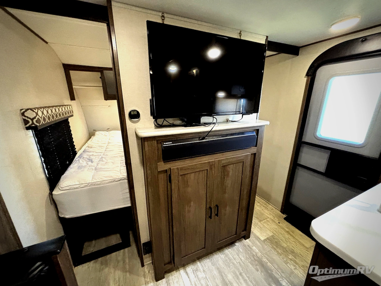 2021 Prime Time Tracer 24DBS Photo 8