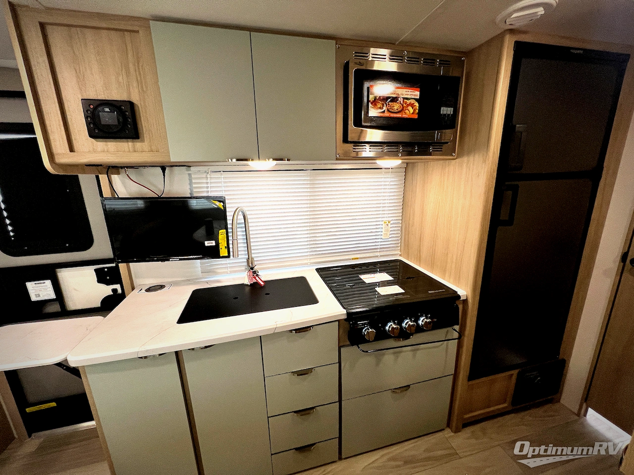 2024 Winnebago Towables Micro Minnie 1800BH Photo 10