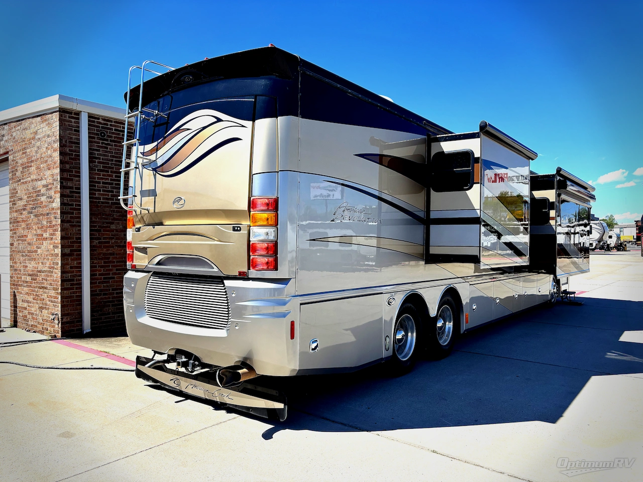 2014 American Coach American Revolution 42T Photo 2