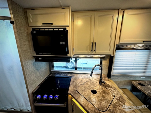 2023 Thor Four Winds 28A RV Photo 3