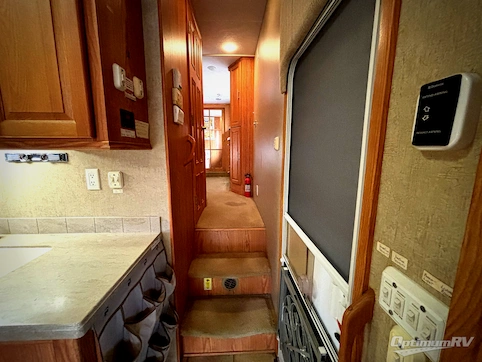2011 NuWa HitchHiker Discover America 300 FK RV Photo 2