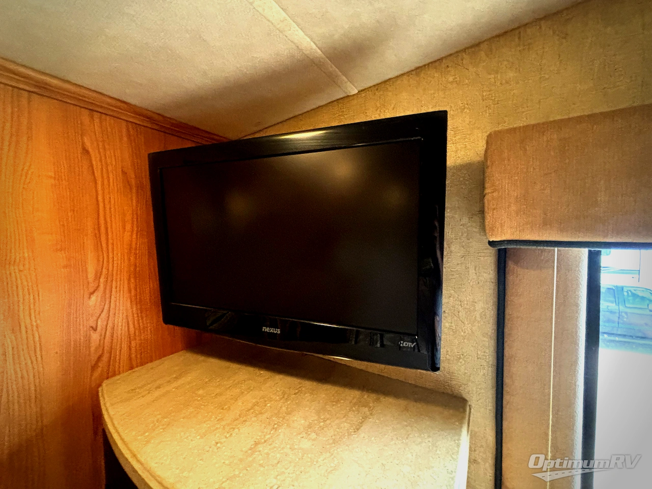 2011 NuWa HitchHiker Discover America 300 FK Photo 8
