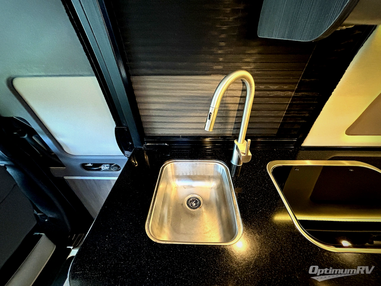 2022 Airstream Interstate 24GT Std. Model Photo 13