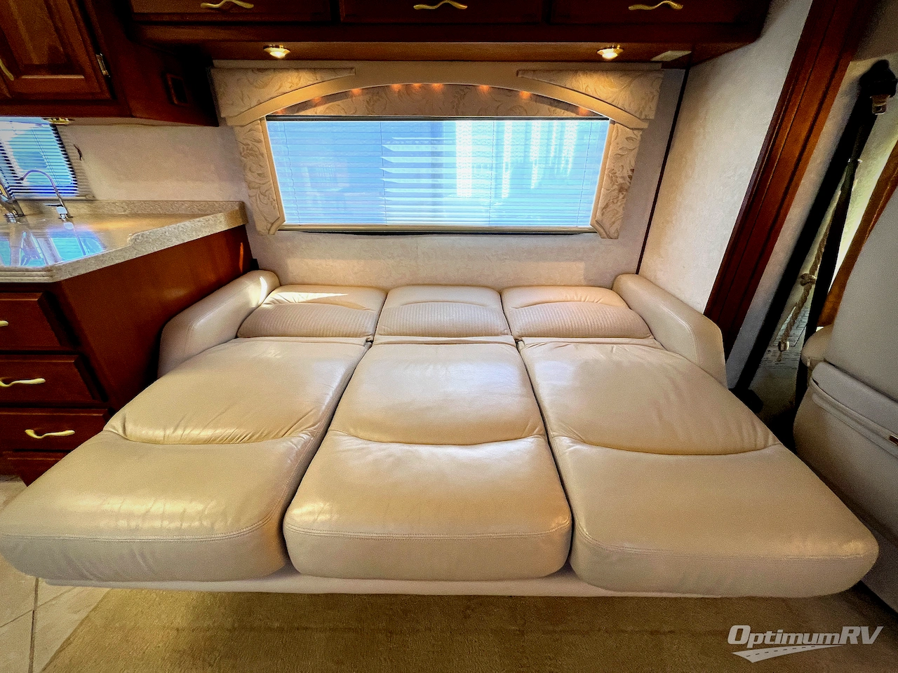 2001 American Coach American Eagle 40EQS Photo 19