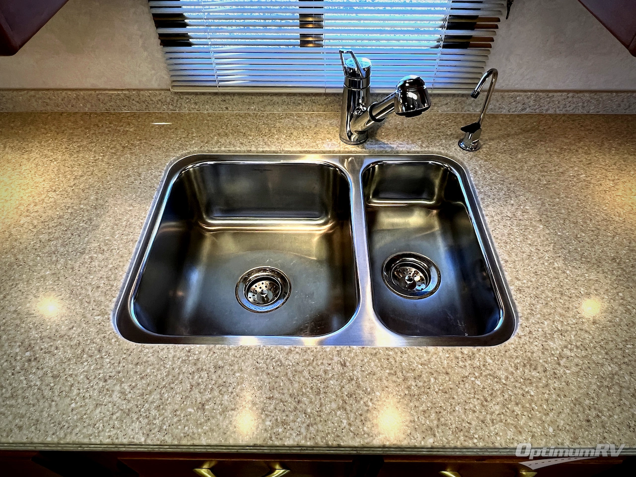 2001 American Coach American Eagle 40EQS Photo 30