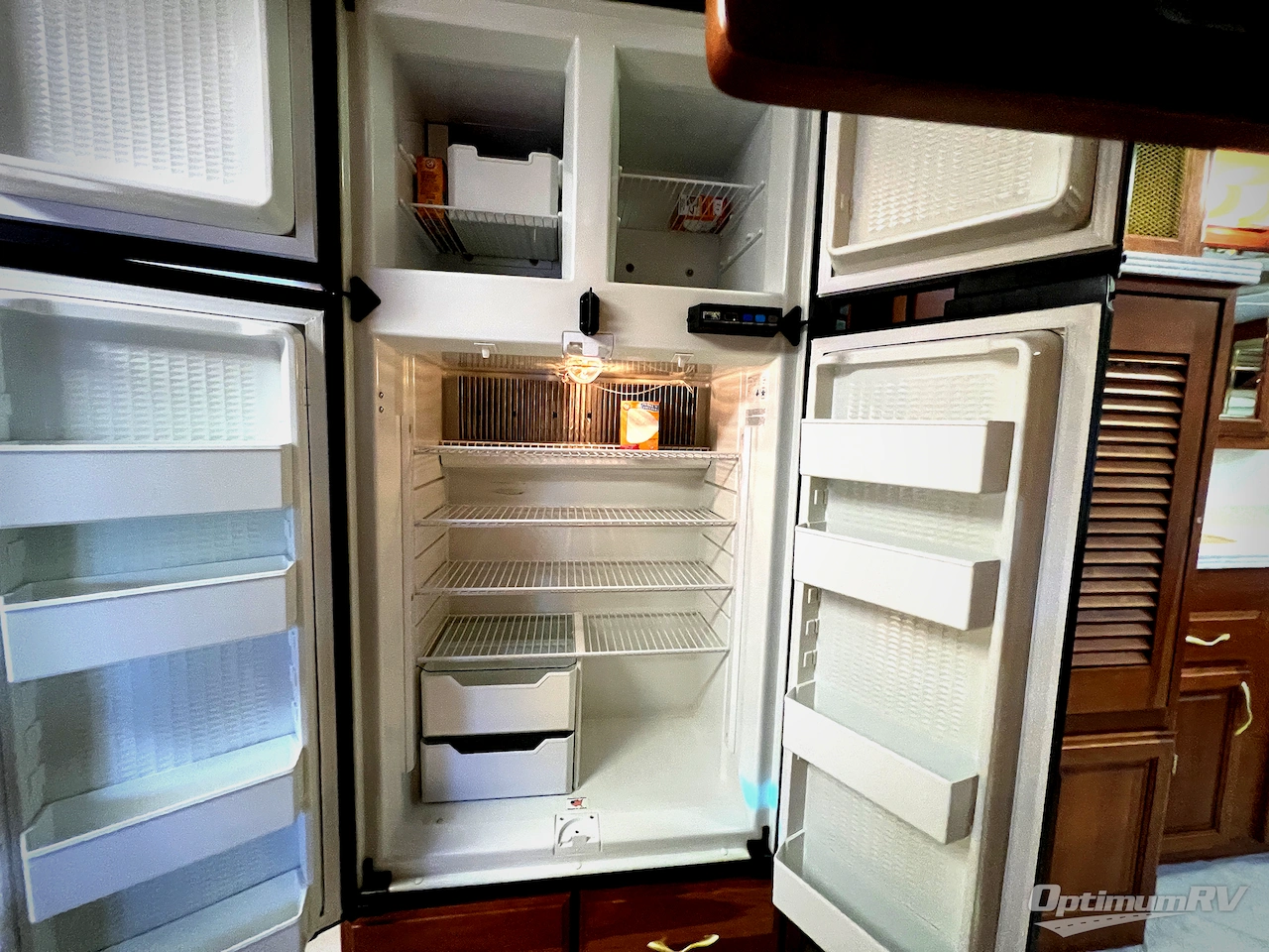 2001 American Coach American Eagle 40EQS Photo 34