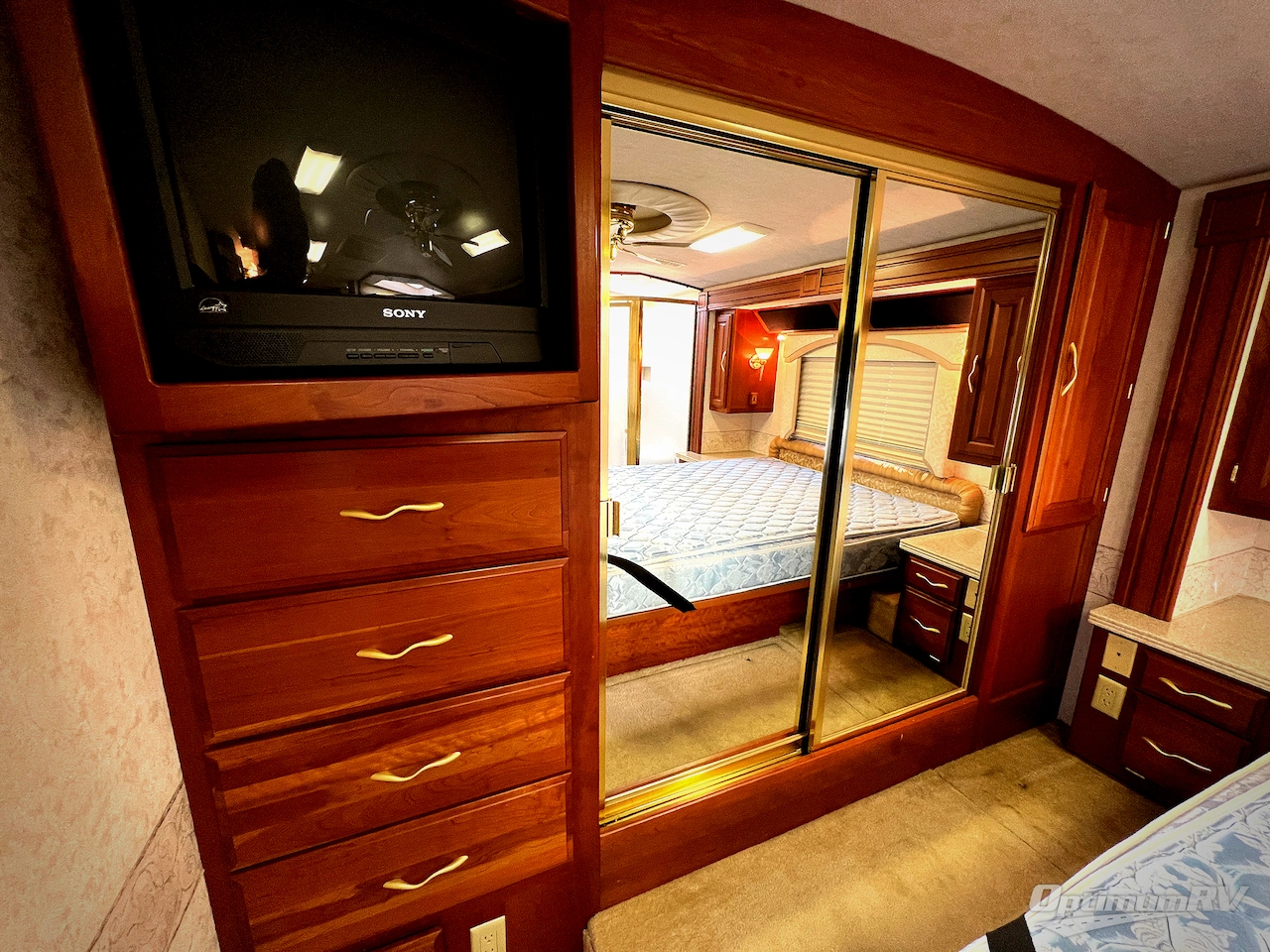 2001 American Coach American Eagle 40EQS Photo 53