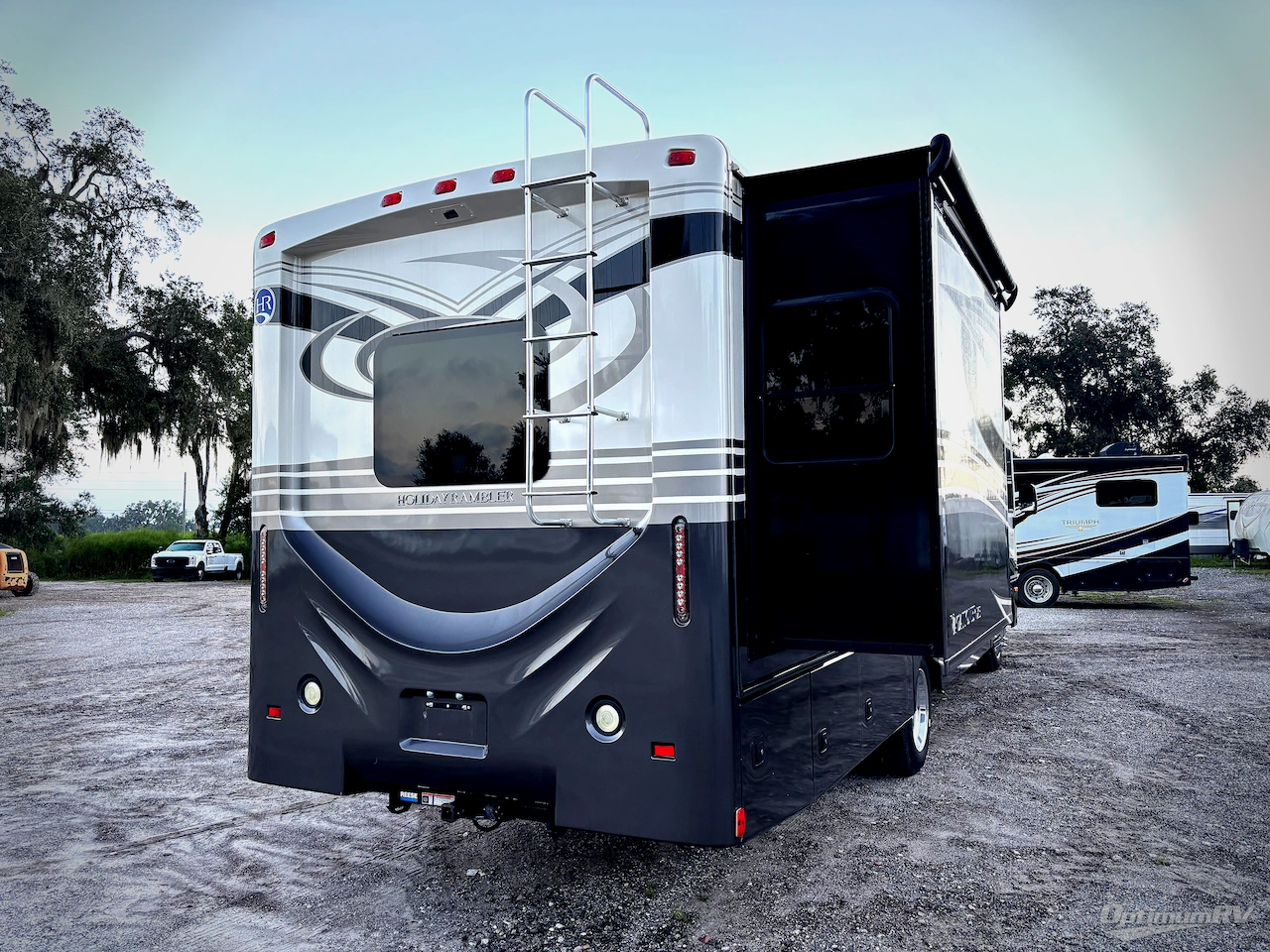 2018 Holiday Rambler Vacationer XE 32A Photo 2