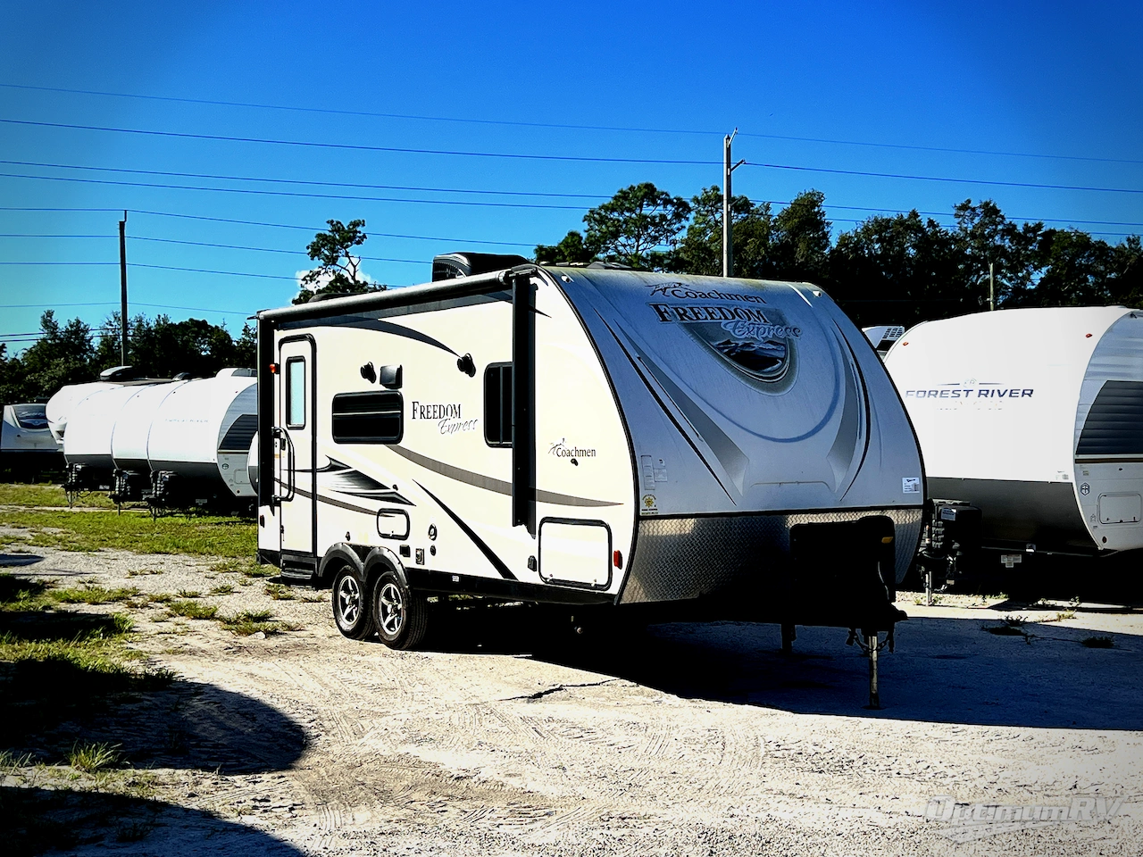 2018 Coachmen Freedom Express Ultra Lite 192RBS Photo 1