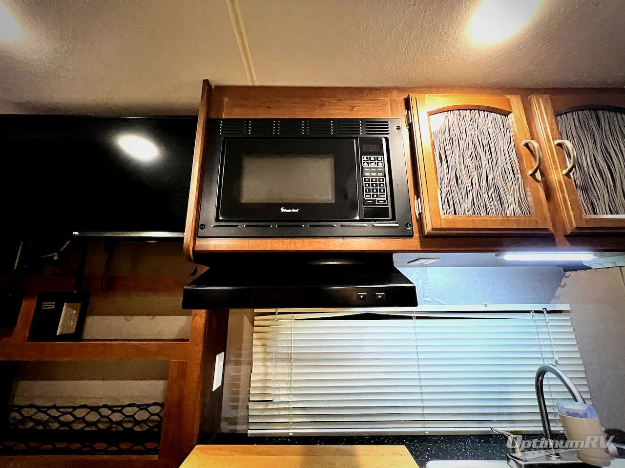 2018 Coachmen Freedom Express Ultra Lite 192RBS Photo 10