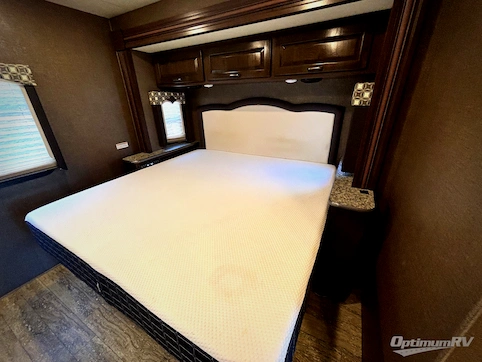 2018 Thor Hurricane 34P RV Photo 4