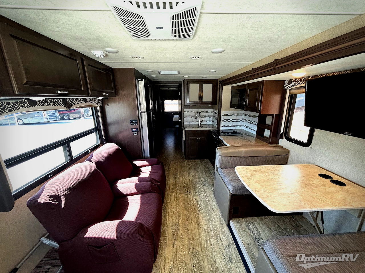 2018 Thor Hurricane 34P Photo 5
