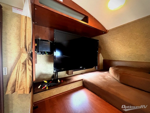 2013 Jayco Greyhawk 31DS RV Photo 3