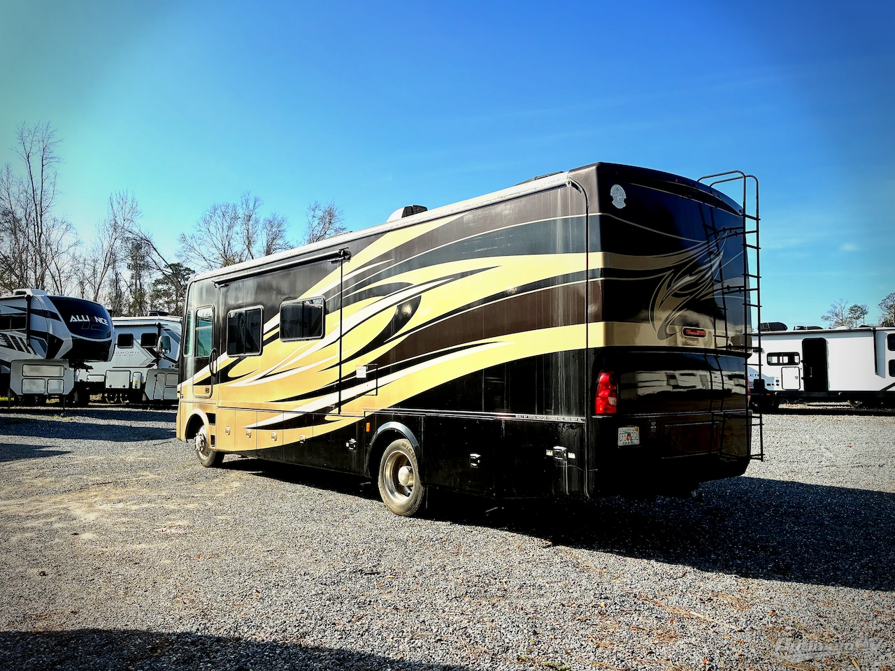 2011 Tiffin Allegro 32 CA Photo 3