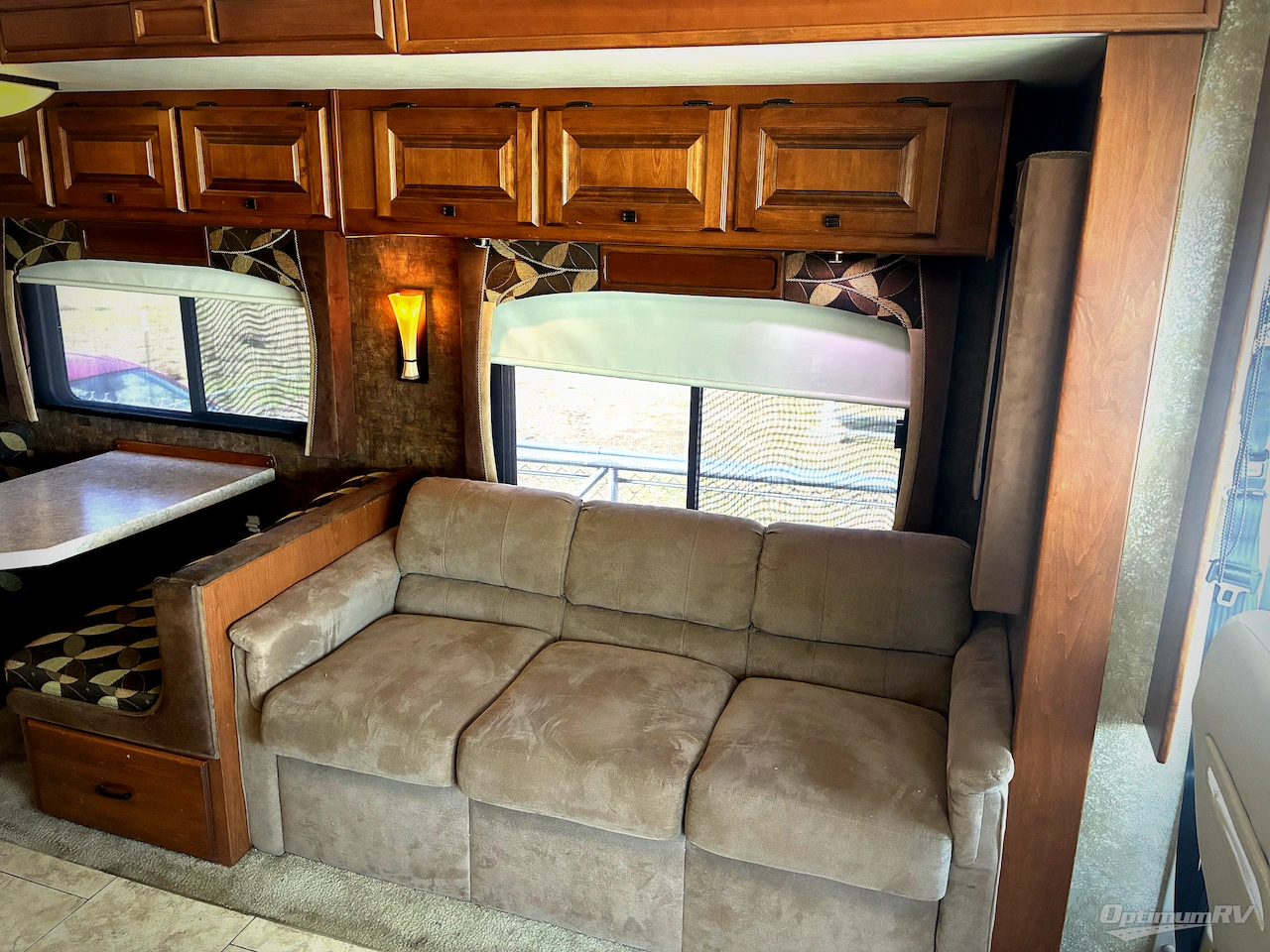 2011 Tiffin Allegro 32 CA Photo 6
