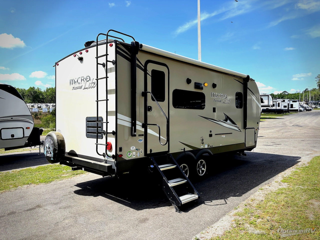 2021 Forest River Flagstaff Micro Lite 22FBS Photo 2