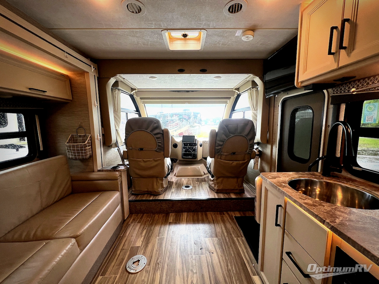 2021 Thor Axis 24.1 Photo 5