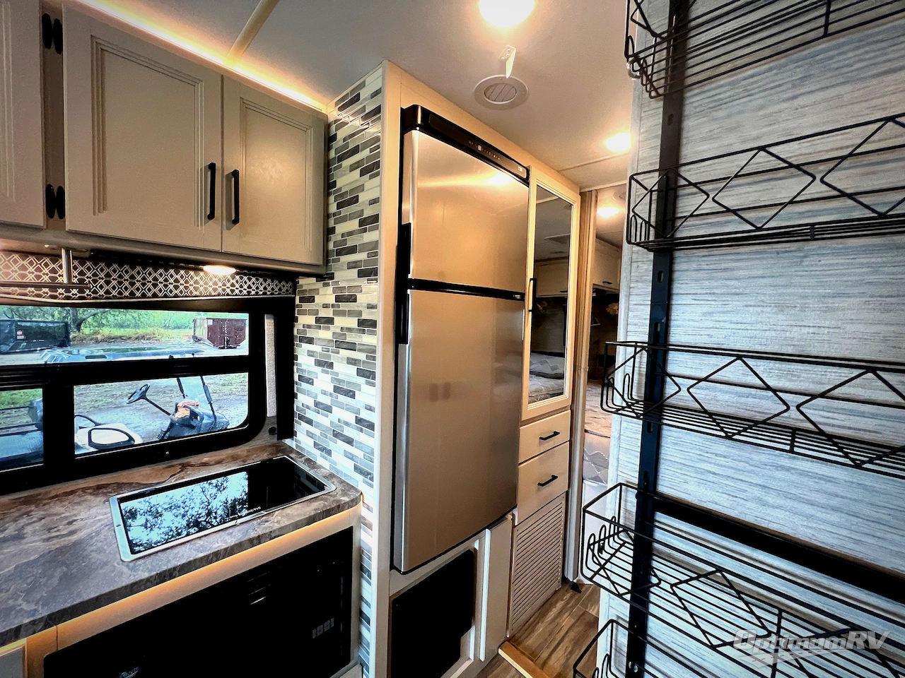 2021 Thor Axis 24.1 Photo 13