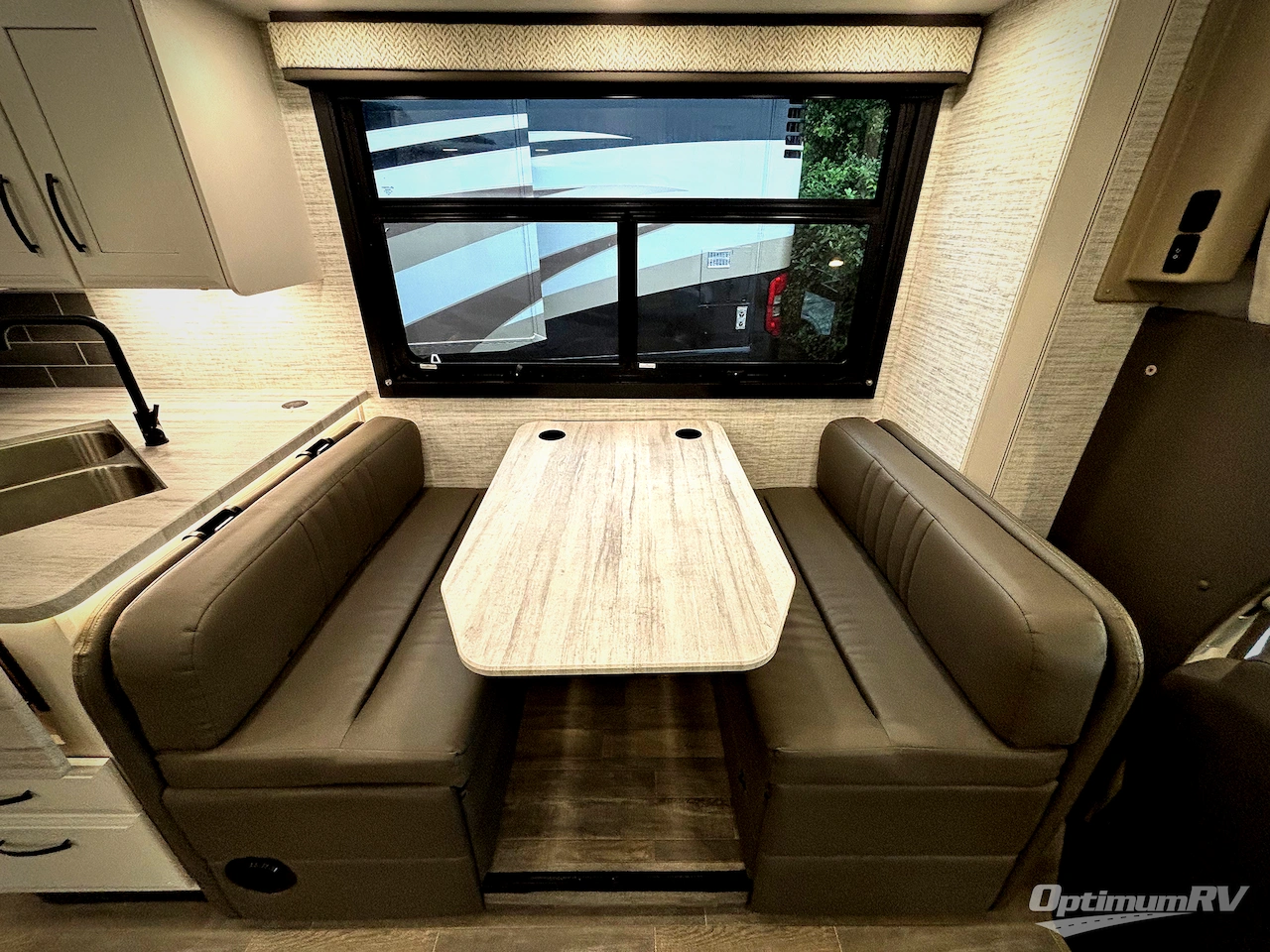 2025 Entegra Odyssey 31F Photo 9