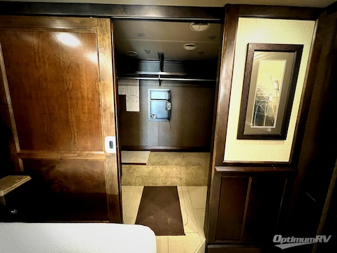 2016 Tiffin Phaeton 40AH RV Photo 4