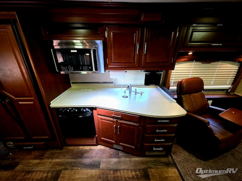 2008 Fleetwood Discovery 40X RV Photo 3