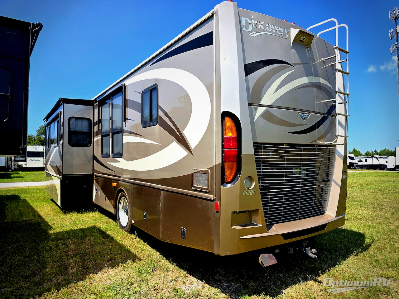 2008 Fleetwood Discovery 40X Photo 3