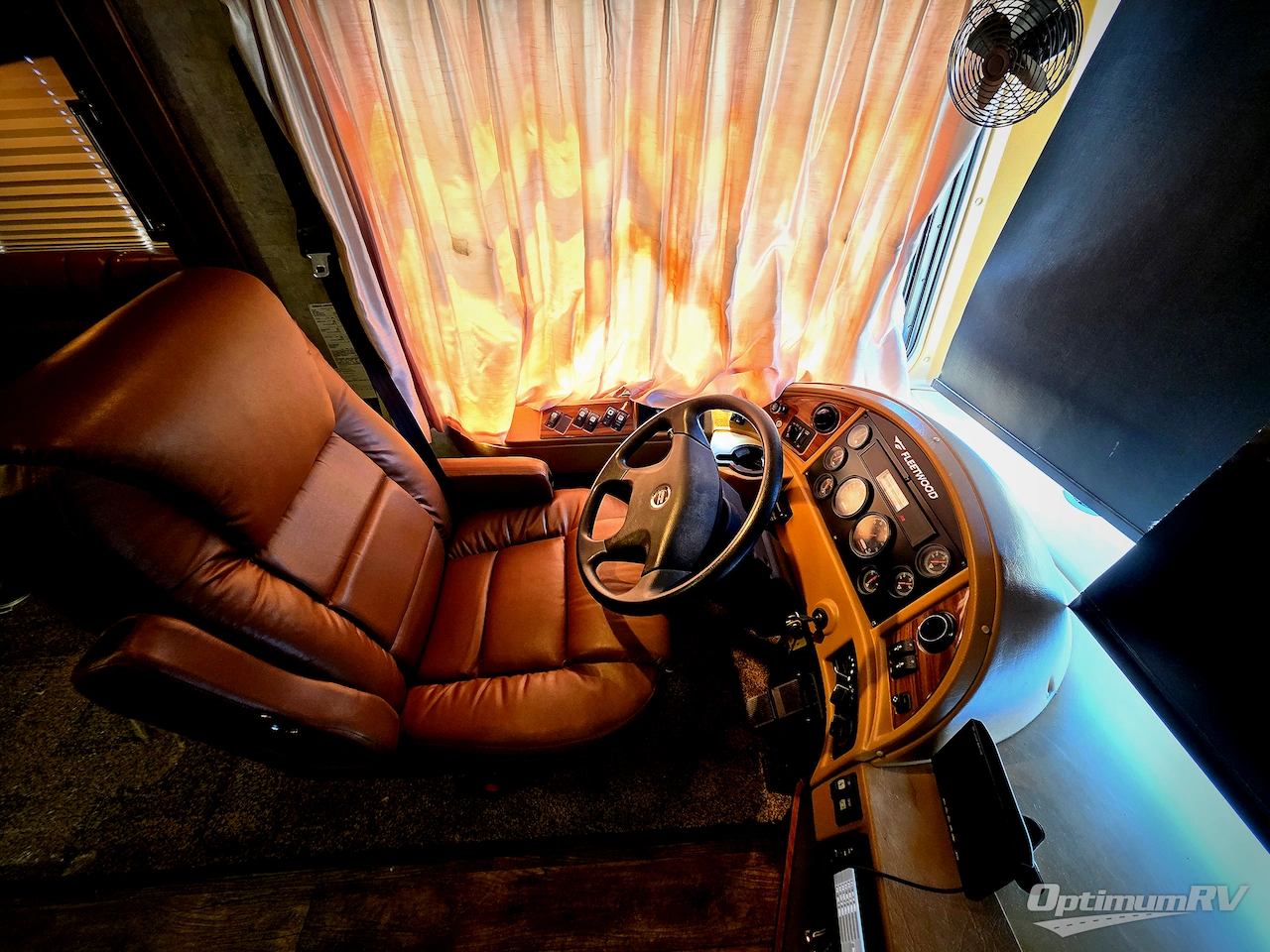 2008 Fleetwood Discovery 40X Photo 7