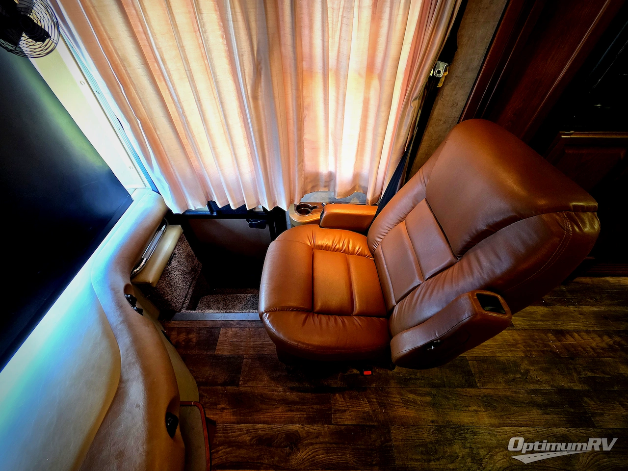 2008 Fleetwood Discovery 40X Photo 8